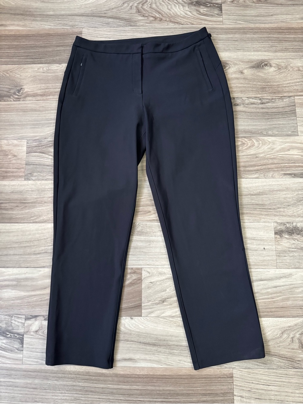 Lululemon On The Move Pant 28" Inseam in Black Size 10